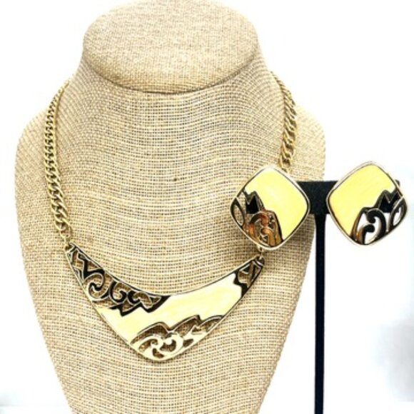 VINTAGE AVON MODERNIST ENAMEL BIB NECKLACE EARRINGS SET GOLD TONE STATEMENT - Picture 1 of 16